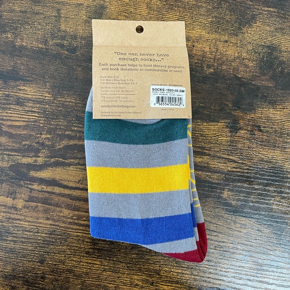 Out of Print Books Turn Muggles Into Wizards Socks | Unisex Small | NWT - Picture 2 of 2